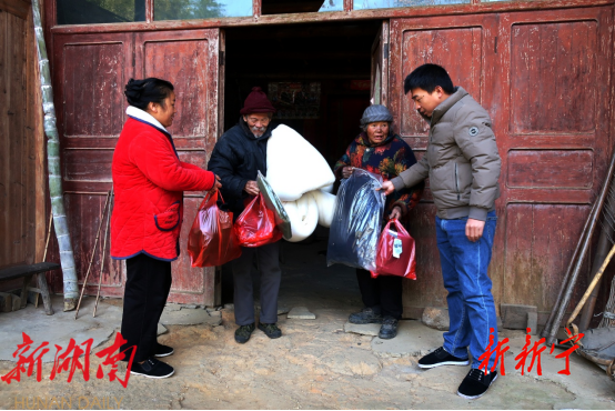 黄金瑶族乡走访慰问留守老人_邵阳头条网